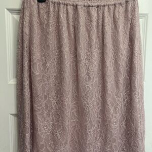 Elegant Lace Skirt in Soft Pink
